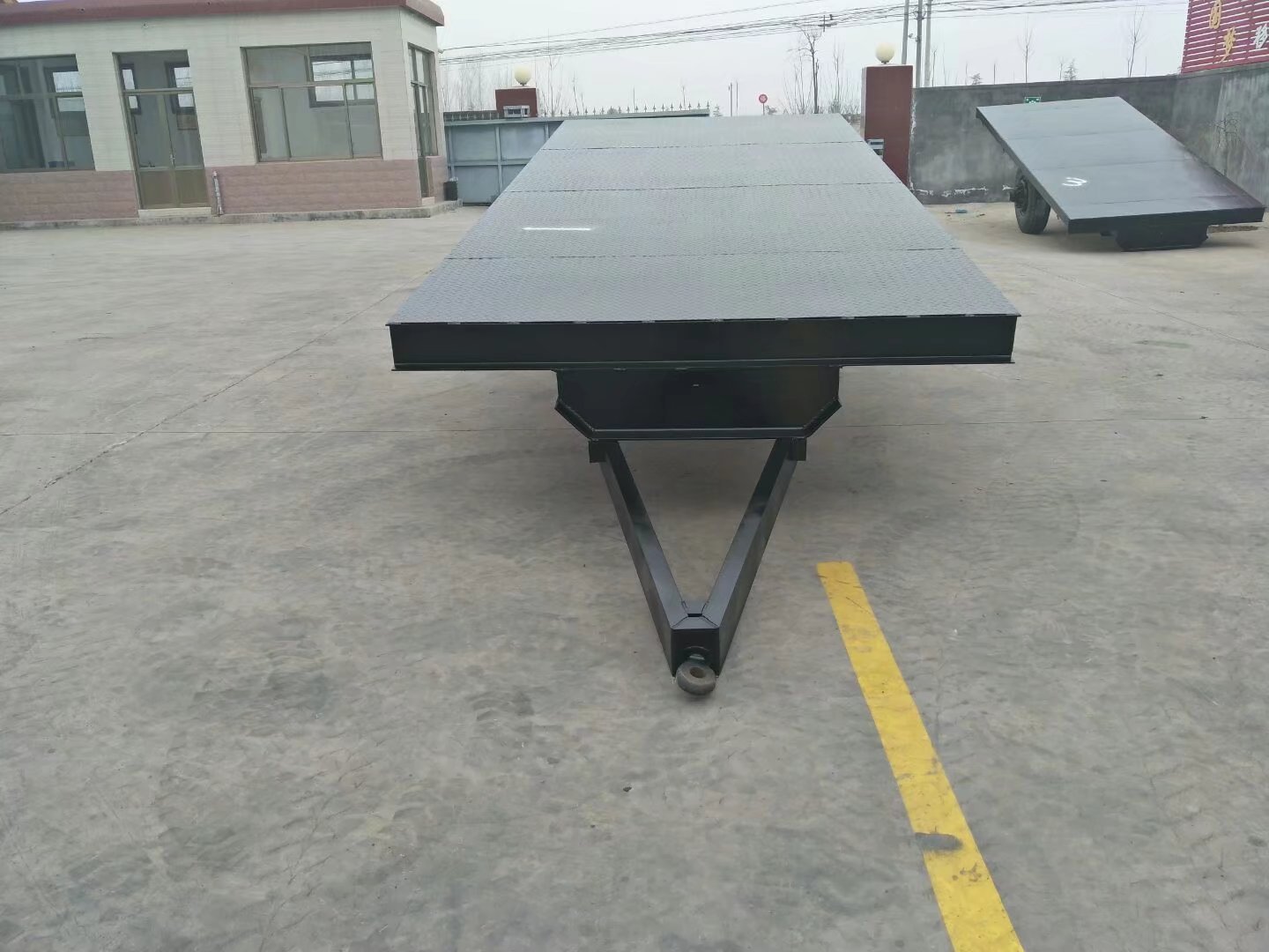 15吨单轴充气胎平板拖车