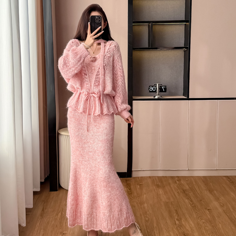 秋冬新款立体花朵V领正肩毛衣女抽绳收腰上衣鱼尾半身裙两件套