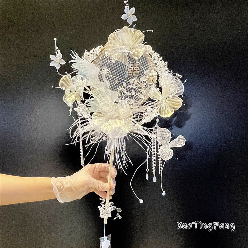 雪亭坊定制造花液秀禾喜扇婚礼新娘晨袍结婚银白色羽毛双面圈团扇
