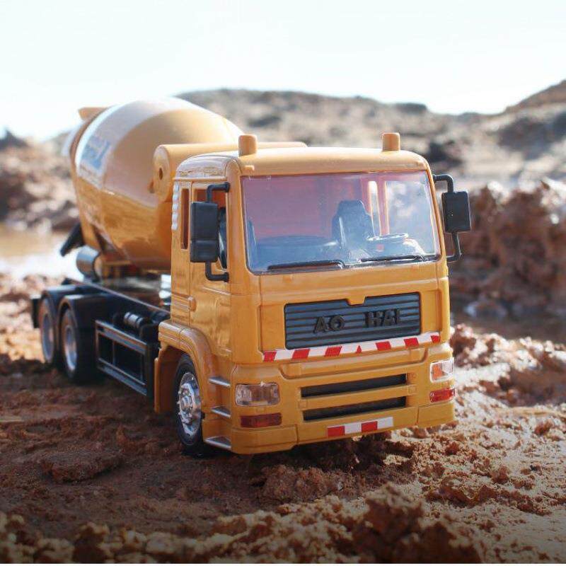 遥控车水泥搅拌车玩具大号男车童孩无线罐混凝土机儿82809工程电