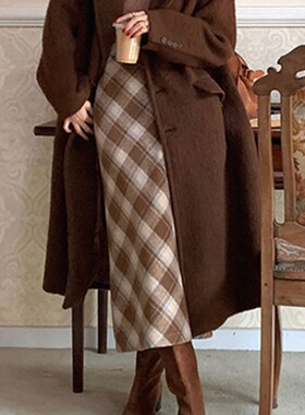 大码红色格子半身裙女秋冬港风复古修身包臀裙胖MM直筒毛呢中长裙