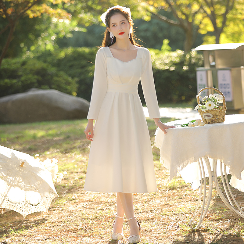 领证登记小礼服小白裙秋冬长袖法式缎面平时可穿轻婚纱订婚连衣裙