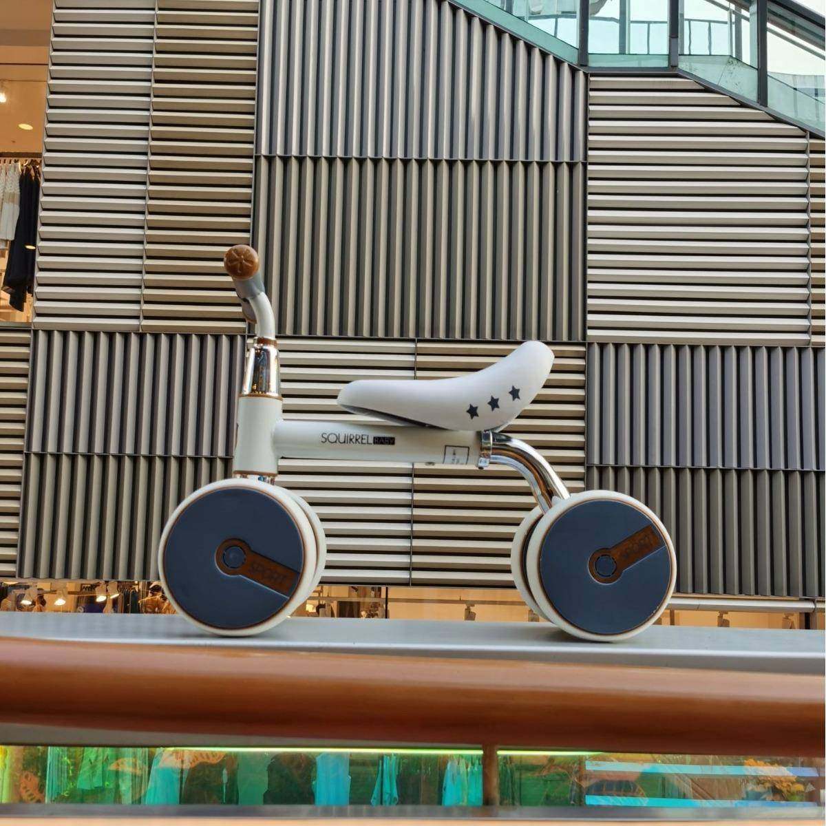 儿童四轮滑步车平衡车1-2岁学步车溜溜车四轮滑行车自平衡车