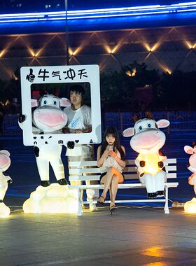 发光仿真卡通牛雕塑玻璃钢幼儿园景区牧场草坪拍照奶牛摆件装饰品