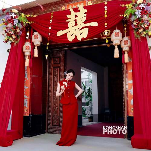 Fh(x}$px2?婚205农村结庭院子礼布置自建房大门口婚婚房布幔布置