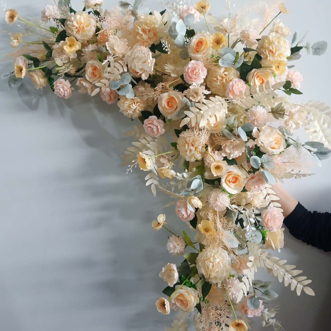 婚庆排花布置装饰路引花t台地排花婚礼现场布置成品花艺