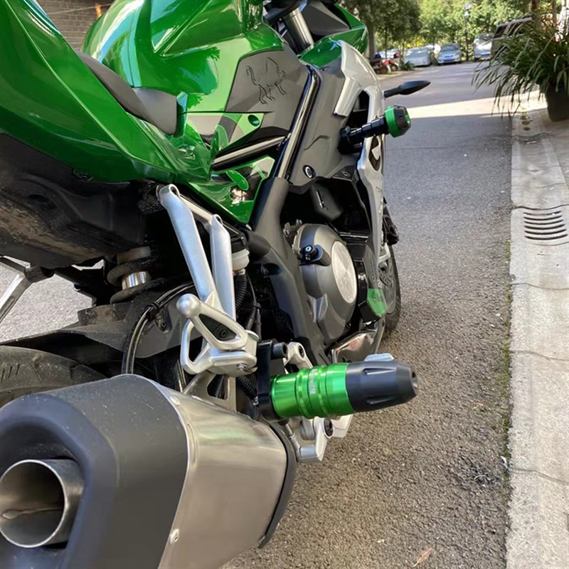 适用贝纳利302R龙卷风2改装球车身保险杠飓风302胶配件