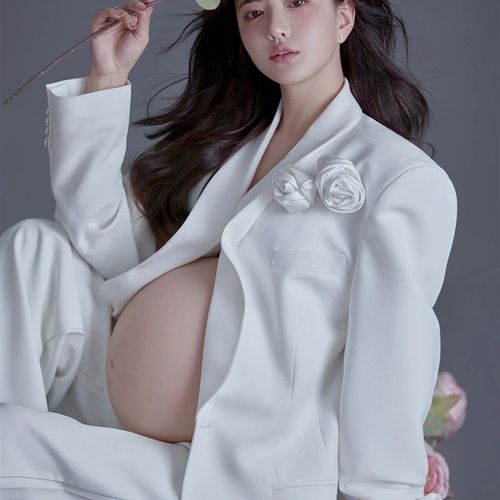 新款影楼拍照写真主题服装个性时尚孕妈咪艺术照花朵白色西服套装
