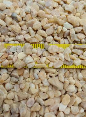 黄金石厂家铺路黄金卵石黄色洗米石胶黏石园林庭院造景铺路石