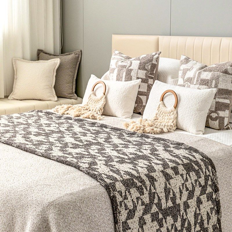 现代侘寂风样板间床旗抱枕咖色几何搭毯民宿酒店床尾巾靠枕长腰枕