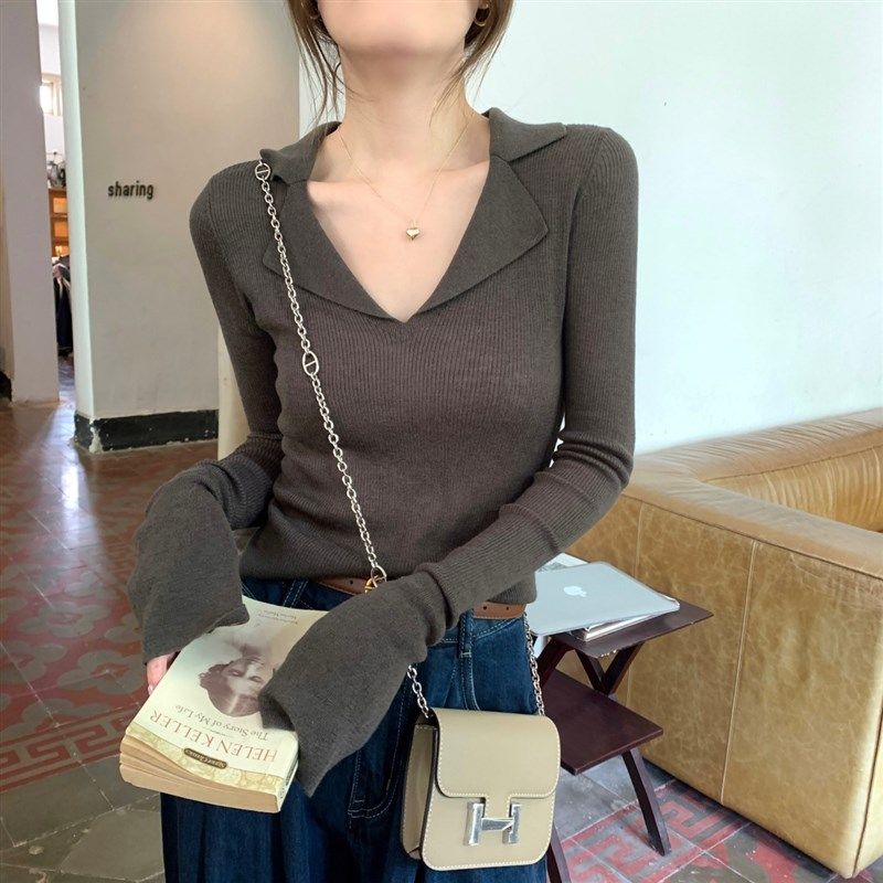低领打底衫女内搭秋冬季POLO领喇叭袖修身显瘦针织衫洋气黑色毛衣