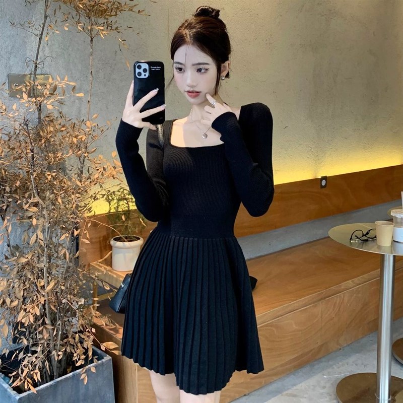 温柔风针织百褶连衣裙女早秋新款法式设计感气质收腰显瘦内搭短裙