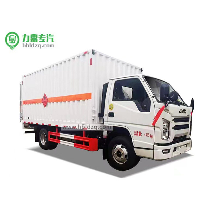 江铃牌4米2废机油车 蓝牌五十铃115马力 废旧电池危险货物车