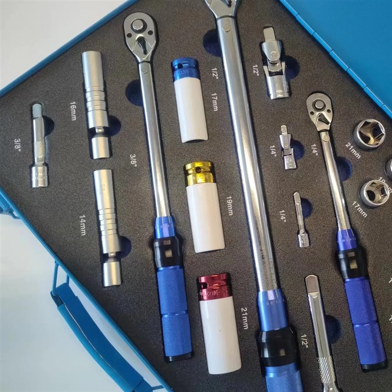 预置式扭力扳手装33件超薄磁性快速火花塞筒拆卸工具