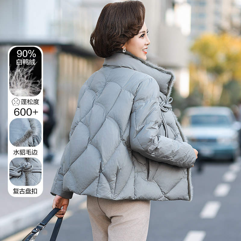 2024新款妈妈冬装羽绒服短款中年女气质外套中老年人保暖大码棉袄