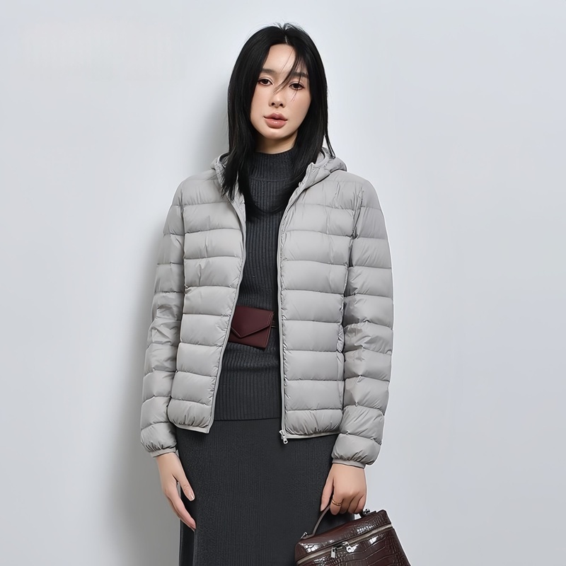 220斤可穿大码立领连帽轻薄羽绒服女短款秋冬新款宽松白鸭绒外套