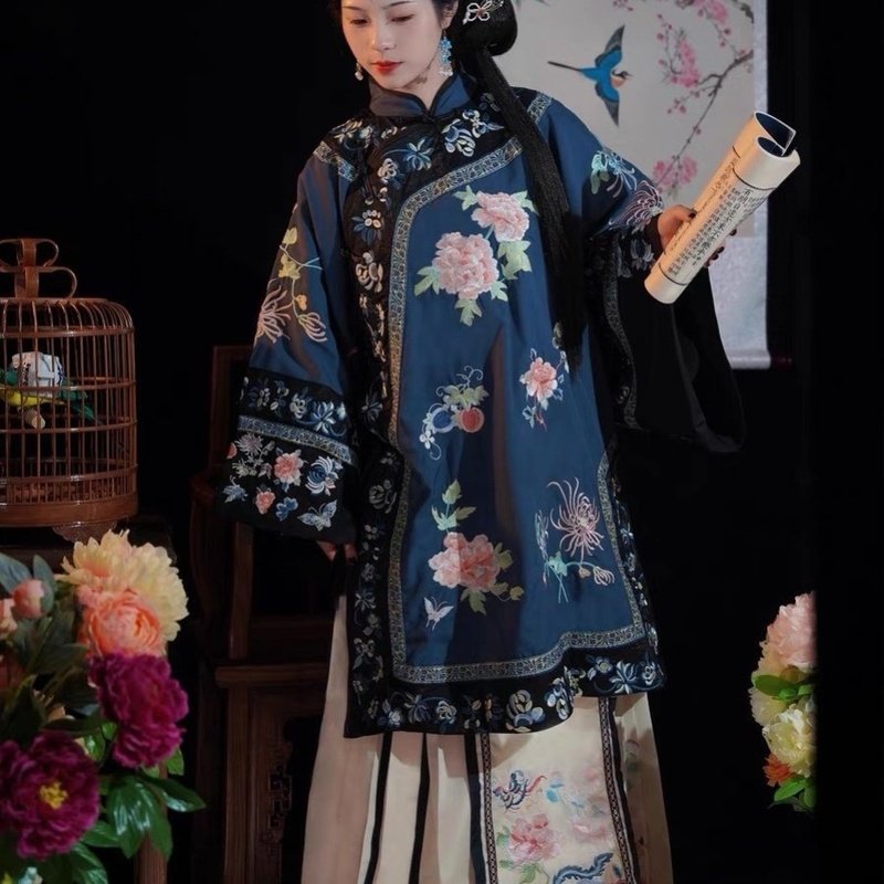 柒小乔原创 清汉女斜襟立领马面裙 重工刺绣清代服饰 非汉服