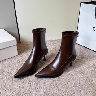 气质高跟加绒皮面秋冬新款小众细跟尖头短靴女士棕色瘦瘦靴后拉链