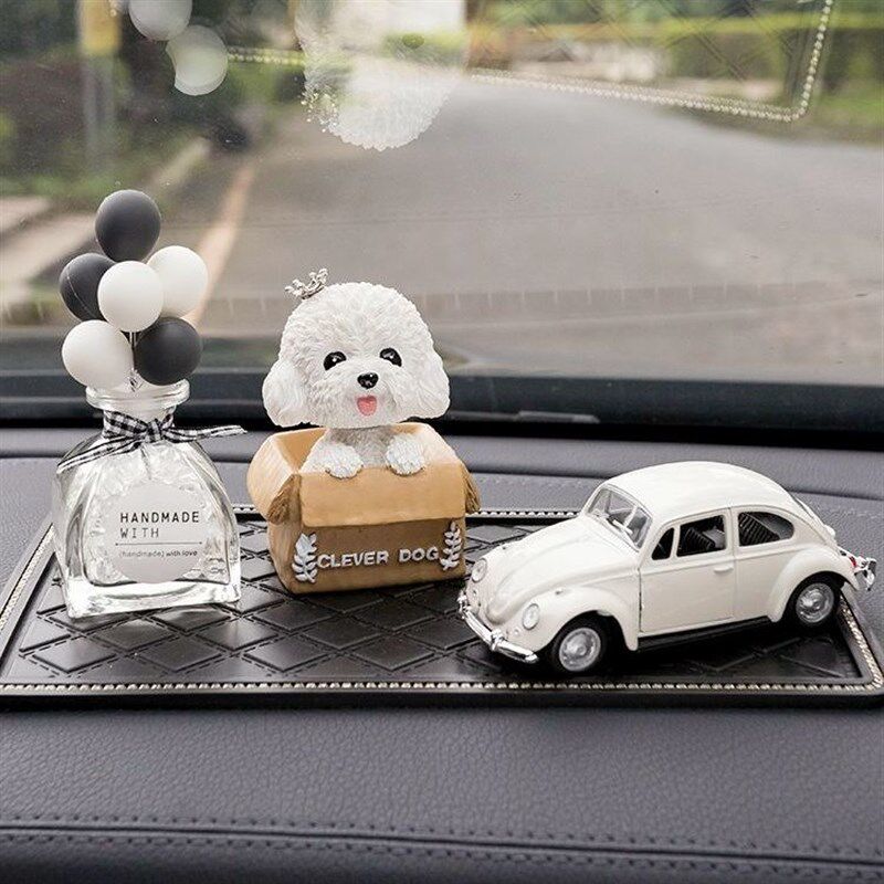 个性创意车载饰品摆件摇头狗狗车用中控台可爱公仔车内饰汽球香薰