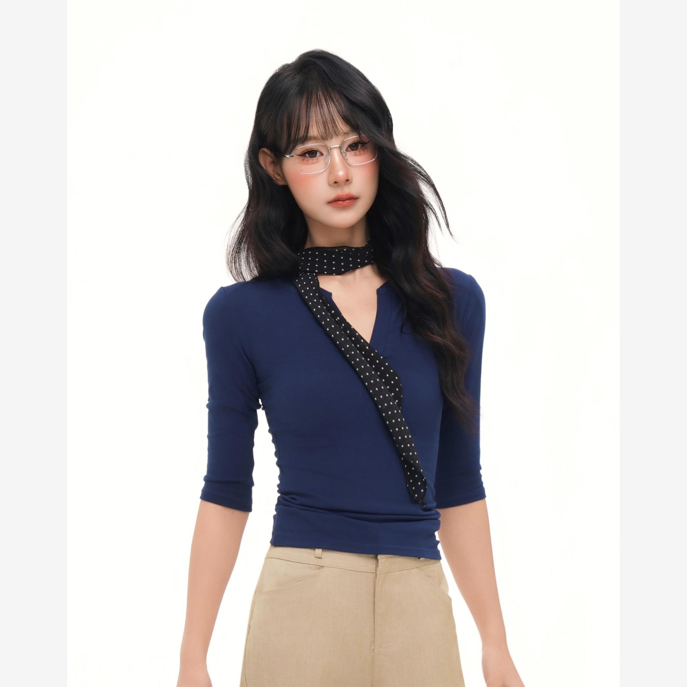 AWMU韩系辣妹性感半开领v