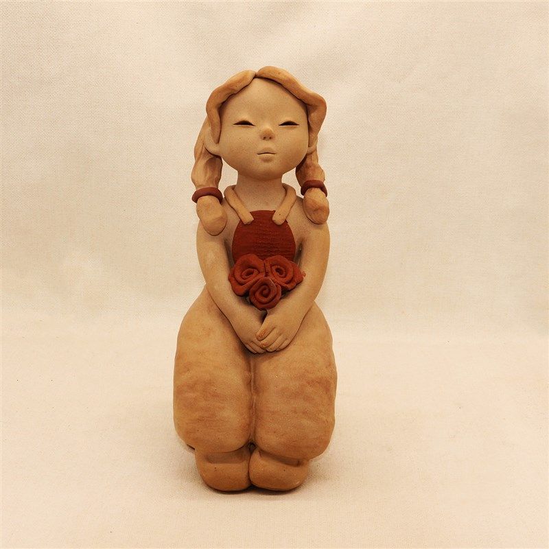 陶瓷工艺品纯手工土陶泥娃娃家居酒店人物摆设粗陶捧花陶土拿花