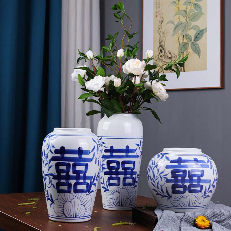 新中式手绘青花喜字订婚婚礼陶瓷花瓶复古客厅装饰摆件文艺插花器