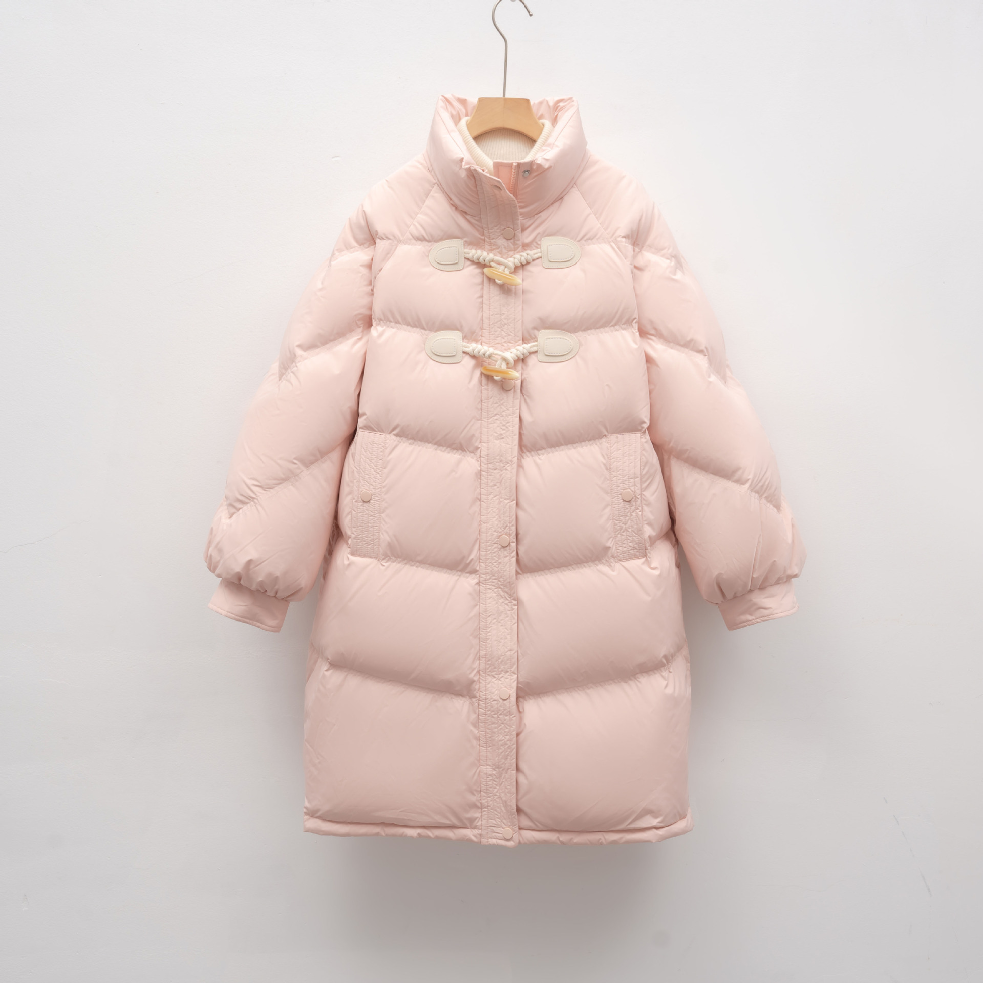 新款白鸭绒羽绒服女士宽松牛角扣冬季保暖加厚防寒外套中长款棉服