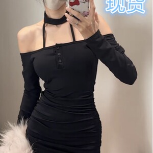 纯欲风气质感挂脖露肩连衣裙女2025秋季新款性感辣妹显瘦包臀短裙