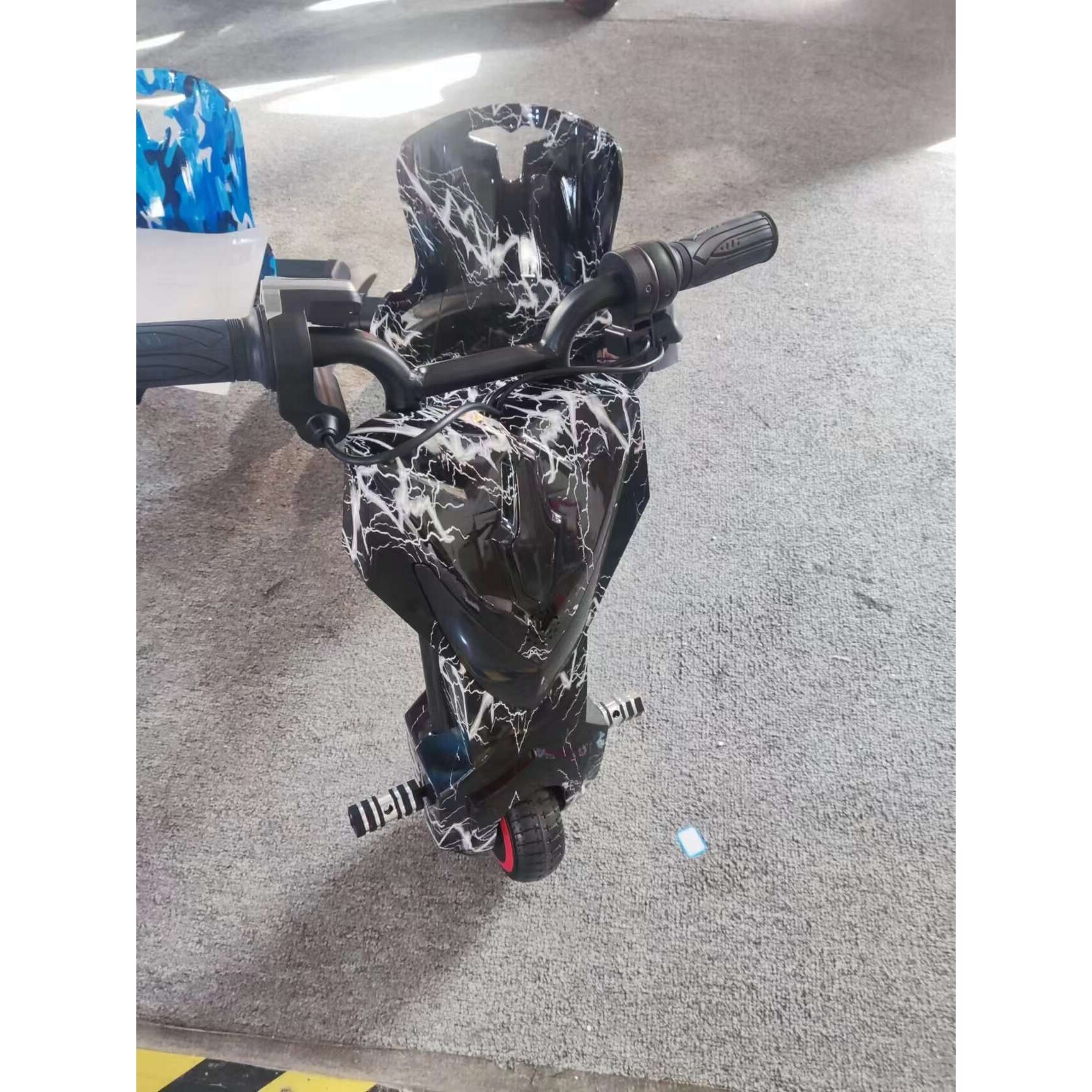 电动三轮漂移卡丁车广场摆摊可伸缩儿童成人户外甩尾漂移车网红米