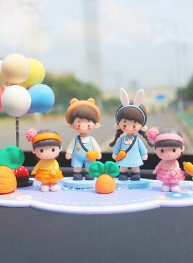 内摆件车载车情台侣娃娃可爱车上用装车62544饰品中控车饰汽内饰