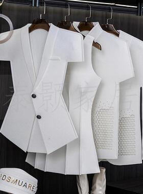 极现代风全屋设计简展厅帽间衣柜软装衣饰JJ毛毡衣服摆品饰摆件组