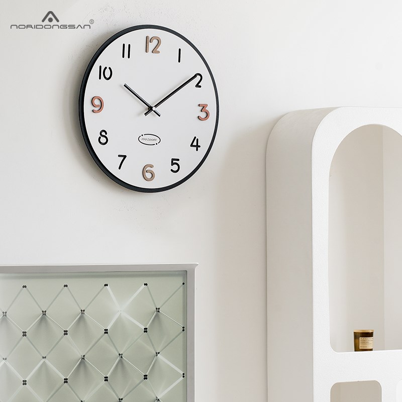 NORI免打孔挂钟客厅2023新款现代简约创意时钟表挂墙家用
