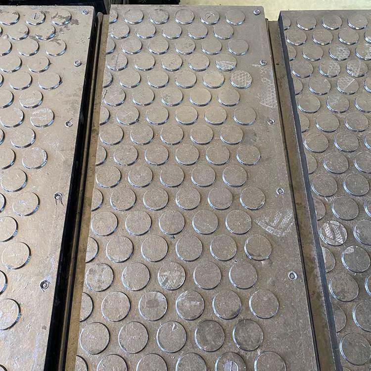 铁路交叉口用橡胶垫板 50KG钢轨道口板防滑耐磨安装简单