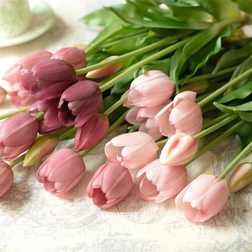 复古森林仿真胶感保湿郁金香假花绢花家居装饰陈设婚庆花艺师素材