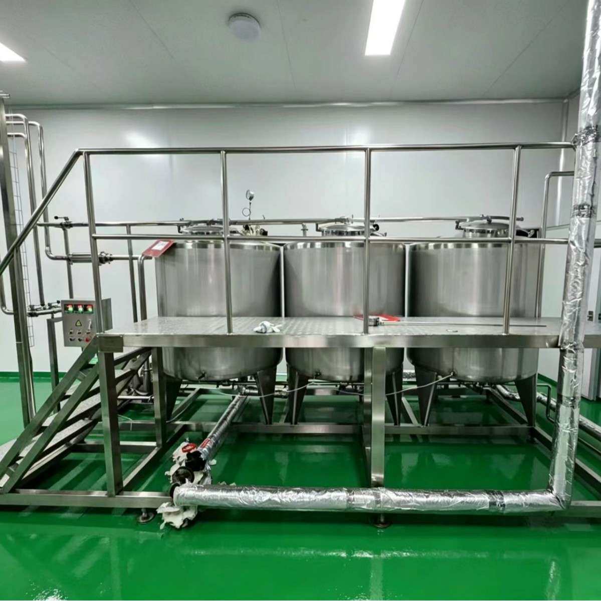 不锈钢储存罐搅拌罐洗洗液配料罐高剪切乳化不锈钢罐饮料调配罐厂