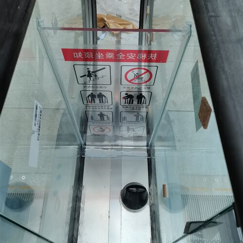 亚克力不锈钢PC扶梯中间防阻挡装置L型侧面凸起三角挡板电梯配件