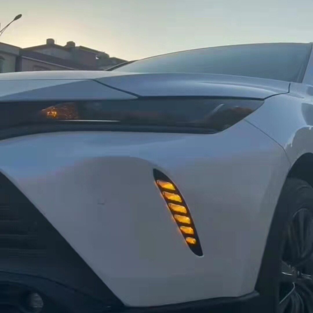 适用于丰田凌放 猎犬2021LED日行灯带流光三色Toyota Harrier DRL
