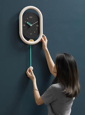 ozoom屋厅准网红奶油风挂钟表客现代简约大气摇TYOS281摆钟时钟w