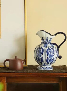 仿古青花瓷花瓶带把手花瓶摆件青花釉下手绘花瓶摆件高温陶瓷欧式