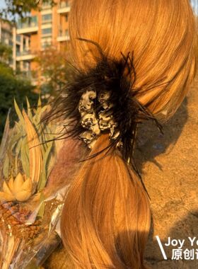 【暗香浮羽】手工羽毛香蕉夹黑白拼接重工氛围款设计高级香蕉抓夹