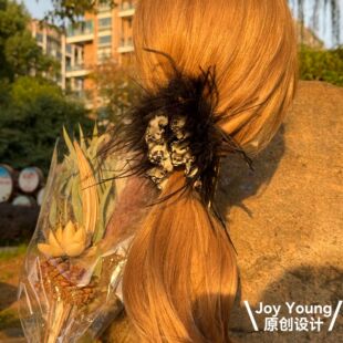 【暗香浮羽】手工羽毛香蕉夹黑白拼接重工氛围款设计高级香蕉抓夹