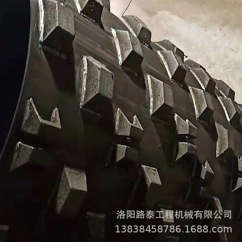 新旧压路机加装羊角拆卸方便凸块蹍精钢材质全国联保