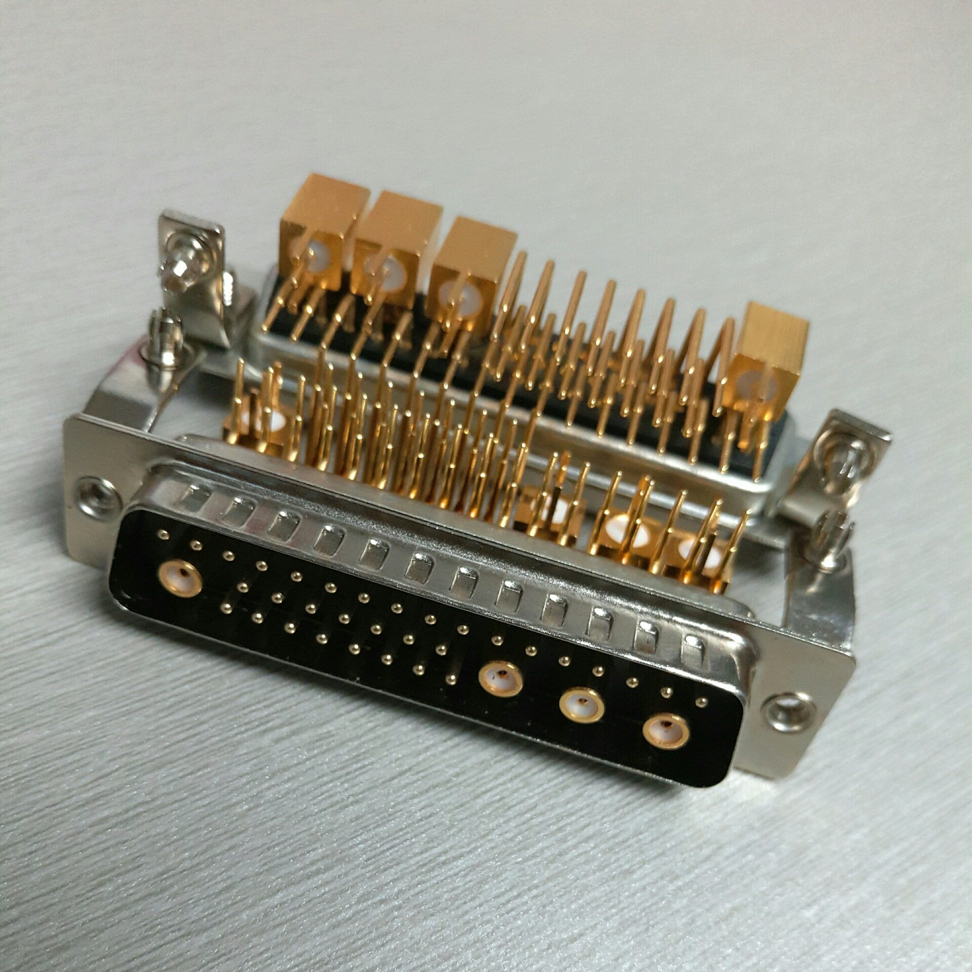 射频同轴36W4公头 射频弯脚式36W4公座插头 带支架 金属壳
