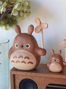 工位可爱解压精神状态上班发疯迷你龙猫治愈情绪风车旋转龙猫摆件