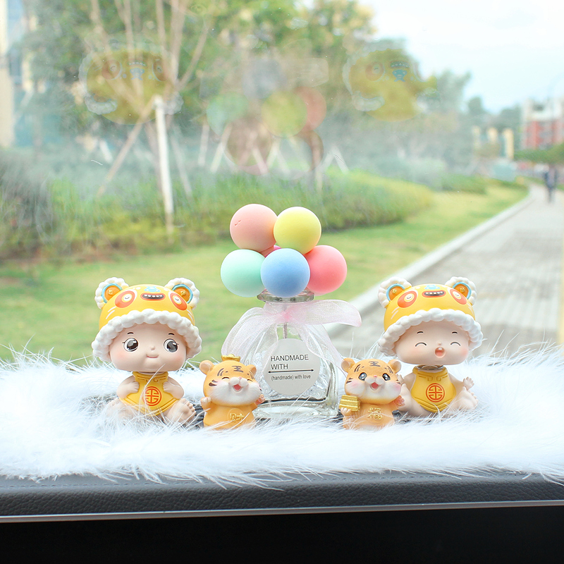 汽车摆件生肖摇头老虎车载内装饰用品车上摆件虎年吉祥物招财可爱