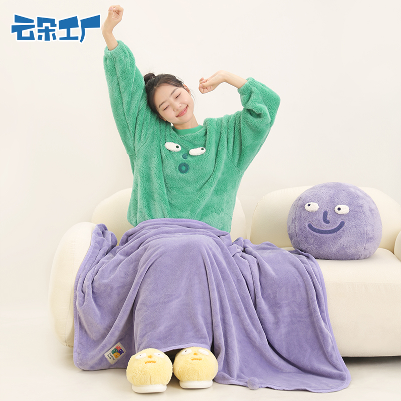 云朵工厂种子毛绒抱枕盖毯秋冬保暖办公室午睡毯子二合一珊瑚绒