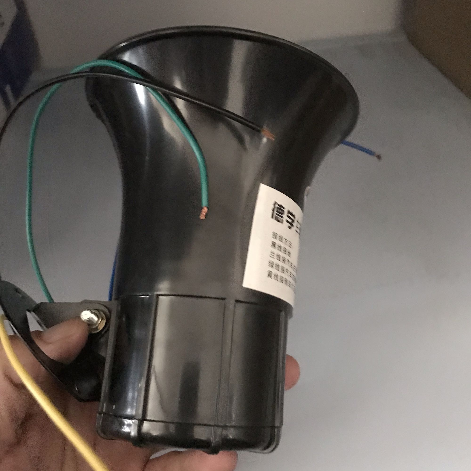 瓦大号倒车喇叭车辆转弯