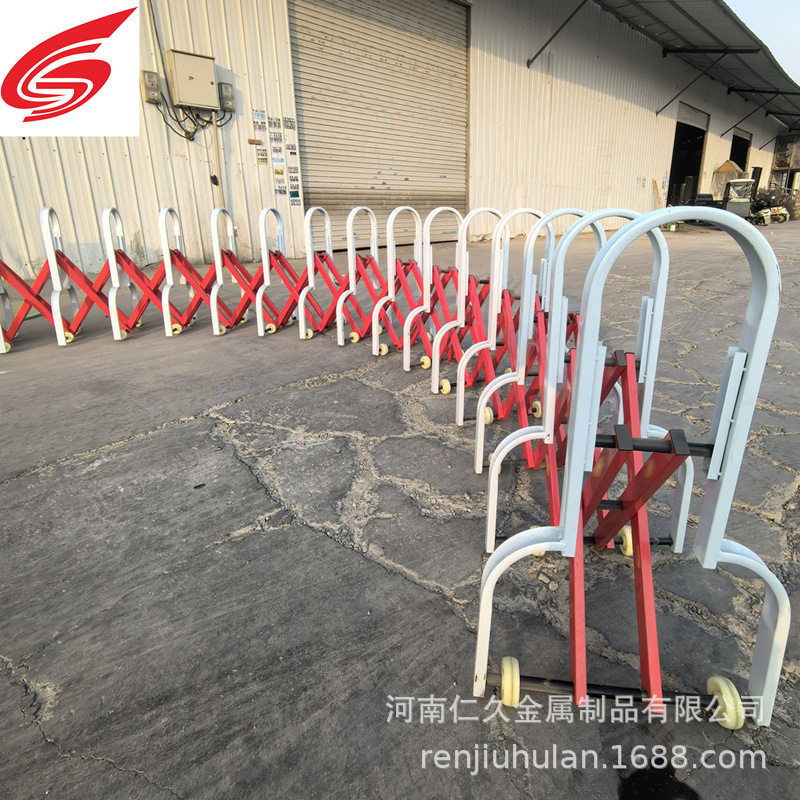 河南马路移动路障推拉活动护栏折叠伸缩铁栅栏