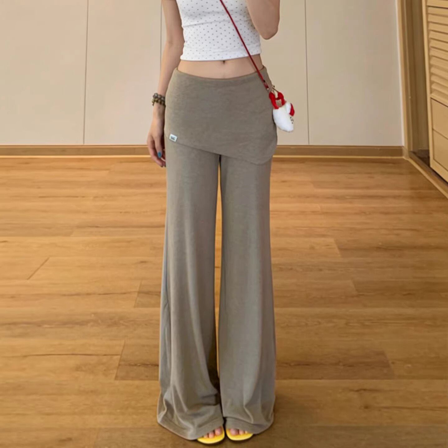 咖色微喇裤女春季2026新款小个子屁帘垂感高腰喇叭休闲显瘦运动裤