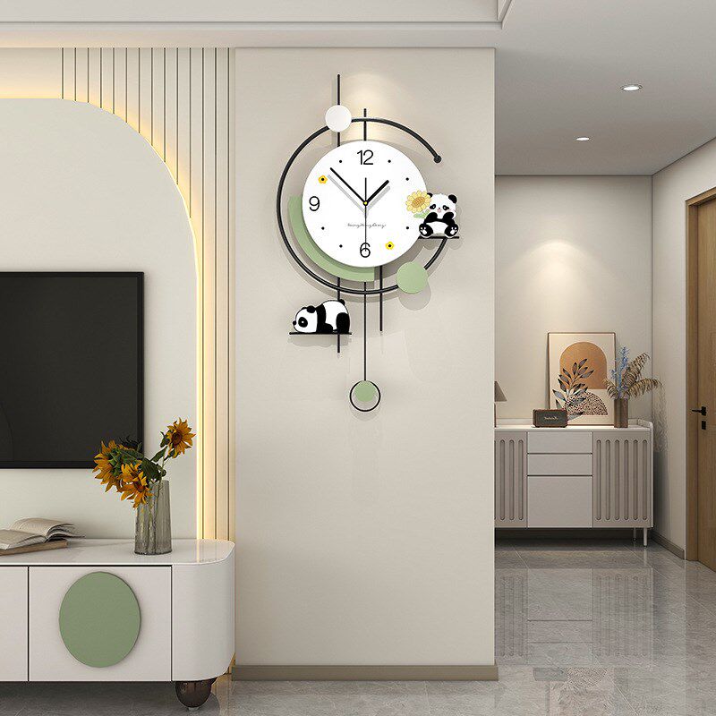 新款奶油风挂钟客厅高级感创意熊猫装饰钟表现代简约餐厅时钟挂墙